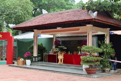 Di dời nhà bia tưởng niệm để tìm kiếm hài cốt liệt sĩ tại công viên Lê Thị Riêng