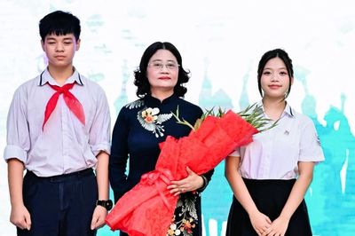 Hà Nội công bố 89 cá nhân được xét 'Nhà giáo nhân dân', 'Nhà giáo ưu tú'