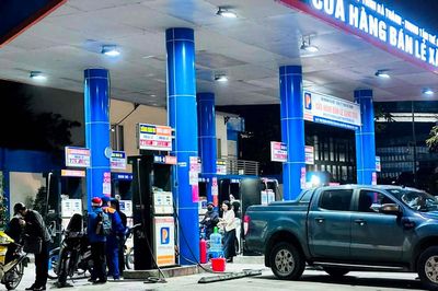 Đề xuất giảm thêm thuế khi giá xăng dầu biến động mạnh, Bộ Tài chính phản hồi