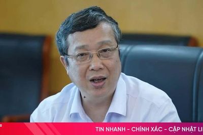 Khởi tố, bắt tạm giam Thứ trưởng Bộ Nông nghiệp và Môi trường Hoàng Trung