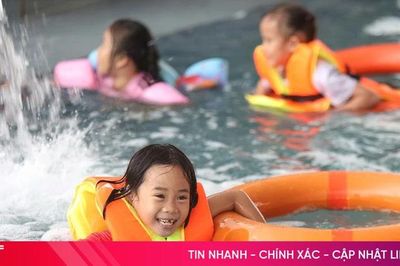 Những tấm vé bơi 0 đồng của ông chủ 9X