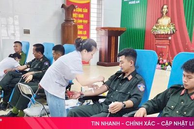 8 cán bộ, chiến sĩ Công an Hà Tĩnh vượt hơn 50km hiến máu cứu người