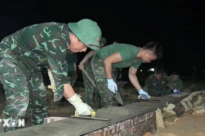 Xuyên ngày đêm xây nhà cho nhân dân vùng lũ Mường Than