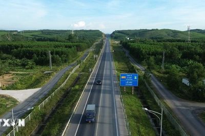Tăng tốc mở rộng cao tốc Cam Lộ-La Sơn lên 4 làn xe