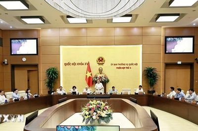 Bế mạc Phiên họp thứ tư của Ủy ban Thường vụ Quốc hội