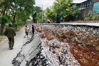Xác định nguyên nhân vụ sụt lún tuyến đường ven sông ở Quảng Trị