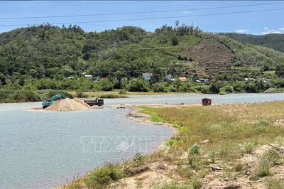 Cảnh báo nguy cơ mất an toàn khi khai thác thủy sản trên những đoạn sông bị sụt lún