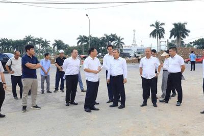 Chủ tịch Hà Nội: Không lấy lý do thời tiết để làm nguyên nhân kéo dài tiến độ
