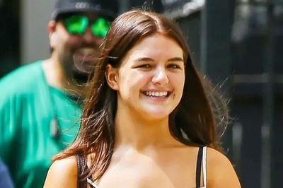 Lý do khiến Suri Cruise - con gái của tài tử Tom Cruise cắt đứt mối liên hệ pháp lý với cha ruột