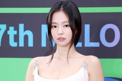 Jennie lập kỳ tích hiếm có, trở thành cái tên thứ hai trong lịch sử Kpop làm được điều này