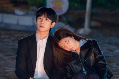 Jung Hae In, Ha Young hé lộ sức hút của Our Sticky Love