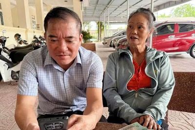 Tài xế taxi ngăn người phụ nữ chuyển 90 triệu đồng cho đối tượng giả danh công an