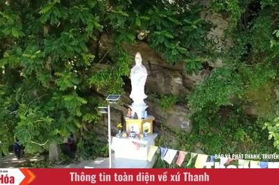 Ngôi chùa trong lòng núi bên dòng sông Mã