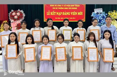 Chi bộ Trường TH-THCS-THPT Đinh Tiên Hoàng kết nạp 20 đảng viên mới