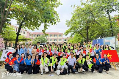 28 sinh viên tình nguyện Hàn Quốc giúp cải tạo cơ sở vật chất Trường tiểu học Hóa An