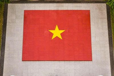 Miếu thờ liệt sĩ bên suối Hội Phú