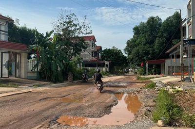 Gập ghềnh đường tỉnh 242