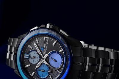 Casio Oceanus Manta OCW-S7000AP-1A: công nghệ giờ lai trong vỏ titanium giới hạn