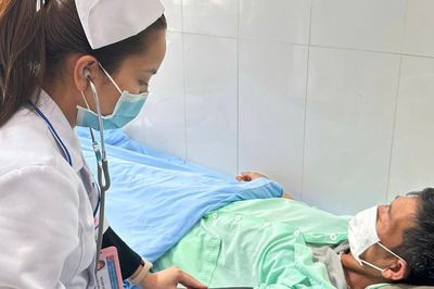 Lâm Đồng tập trung điều trị các bệnh nhân vụ nghi ngộ độc thực phẩm từ bánh mì