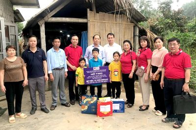 Nâng bước người yếu thế