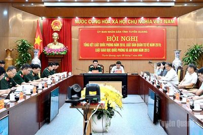 Tiếp tục thực hiện tốt các quy định của pháp luật về quân sự, quốc phòng