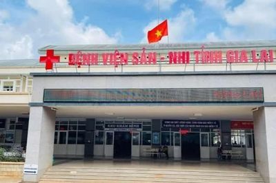 Tạm giữ hình sự cha dượng gây thương tích cho con riêng của vợ