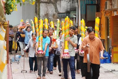 Lễ dâng y tắm mưa, dâng đèn bắt đầu mùa An cư của chư Tăng Khmer tại chùa Candaransi