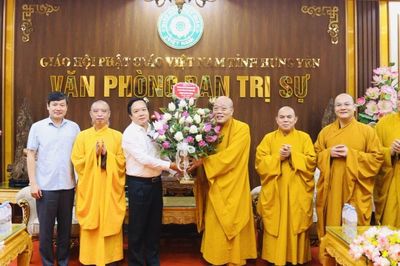 Hưng Yên: Bí thư Tỉnh ủy Phạm Quang Ngọc thăm, chúc mừng tân Ban Trị sự GHPGVN tỉnh, nhiệm kỳ 2026-2031