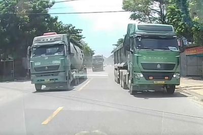 Mượn làn ngược chiều để vượt xe, tài xế xe đầu kéo bị phạt 5 triệu đồng, trừ điểm bằng lái