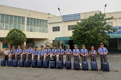 Trả lại hơn 25 triệu đồng cùng giấy tờ tùy thân cho nữ hành khách để quên trên tàu