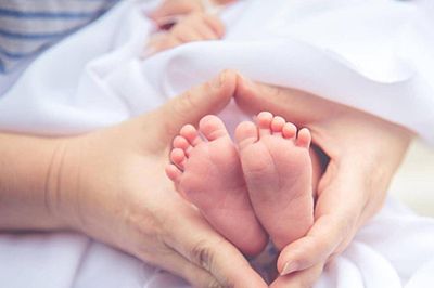Bộ Y tế khuyến khích sinh đủ hai con trước 35 tuổi