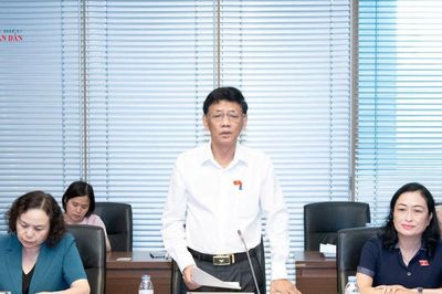 Thường trực Hội đồng Dân tộc làm việc với Bộ Y tế và Bộ Giáo dục và Đào tạo