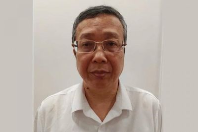 Khởi tố, bắt tạm giam Thứ trưởng Bộ Nông nghiệp và Môi trường Hoàng Trung