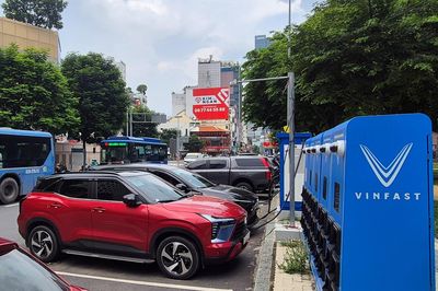 TP. Hồ Chí Minh yêu cầu cán bộ, công chức tiên phong chuyển sang xe điện