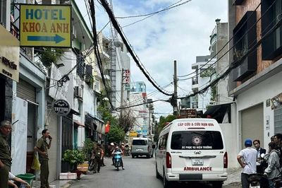 Người đàn ông tử vong bất thường trong khu nhà trọ 3 tầng