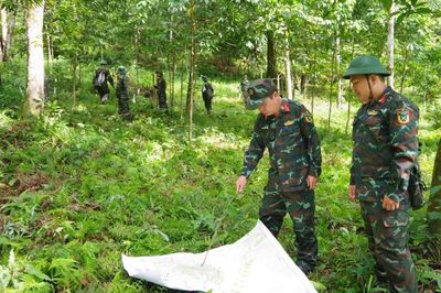 Bộ Chỉ huy Quân sự kiểm tra công tác rà phá bom mìn, vật liệu nổ tại xã Đình Phong