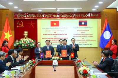 Bộ Nội vụ Việt Nam và Ban Tổ chức Trung ương Đảng Lào ký Bản ghi nhớ hợp tác giai đoạn 2026-2030