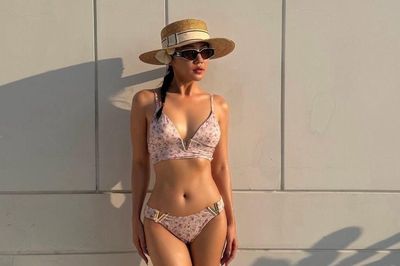 Không thể rời mắt trước sắc vóc quyến rũ của Văn Mai Hương cùng bikini
