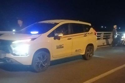 Bí ẩn chiếc ô tô vẫn bật đèn bỏ lại trên cầu Cổ Chiên, tài xế mất liên lạc