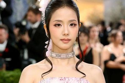 Vì sao diễn xuất của Jisoo vẫn liên tục gây tranh cãi dù phim đạt thành tích cao?