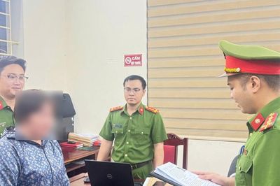 Dùng căn cước, sổ đỏ giả lừa đảo 11 tỷ đồng