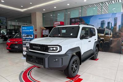 Cận cảnh Toyota Land Cruiser FJ giá từ 1,198 tỷ đồng