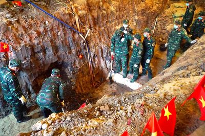 Tìm thấy thêm 6 hài cốt liệt sĩ tại Công viên Lê Thị Riêng