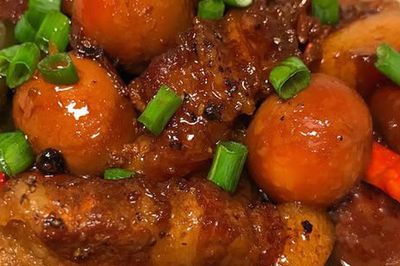 Kho thịt đừng chỉ dùng nước lọc, thêm loại nước quen thuộc giải khát ngày hè này giúp thịt mềm, ngọt và màu đẹp tự nhiên
