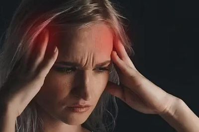 Người phụ nữ 59 tuổi đau đầu nhiều năm, đi khám phát hiện u não