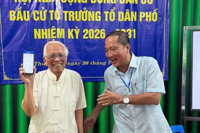 Lần đầu tiên quét mã QR bầu Tổ trưởng Tổ dân phố ở Huế: Điều gì tạo nên cách làm khác biệt?