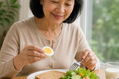 Sau tuổi 50, nên ăn bao nhiêu quả trứng mỗi tuần?