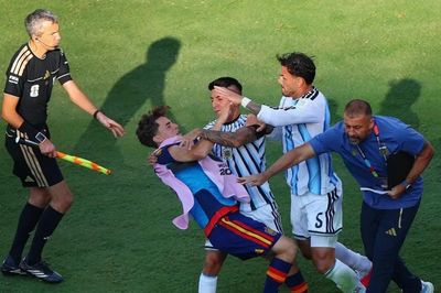 FIFA điều tra á quân thế giới Argentina