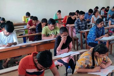 Ấn Độ đề xuất tăng gấp đôi mức phạt, tới 10 năm tù đối với hành vi làm lộ đề thi