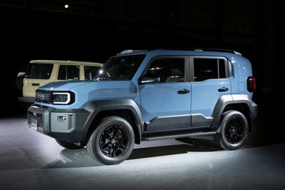 SUV, bán tải cho 'dân chơi' bỗng dưng bùng nổ tại Việt Nam